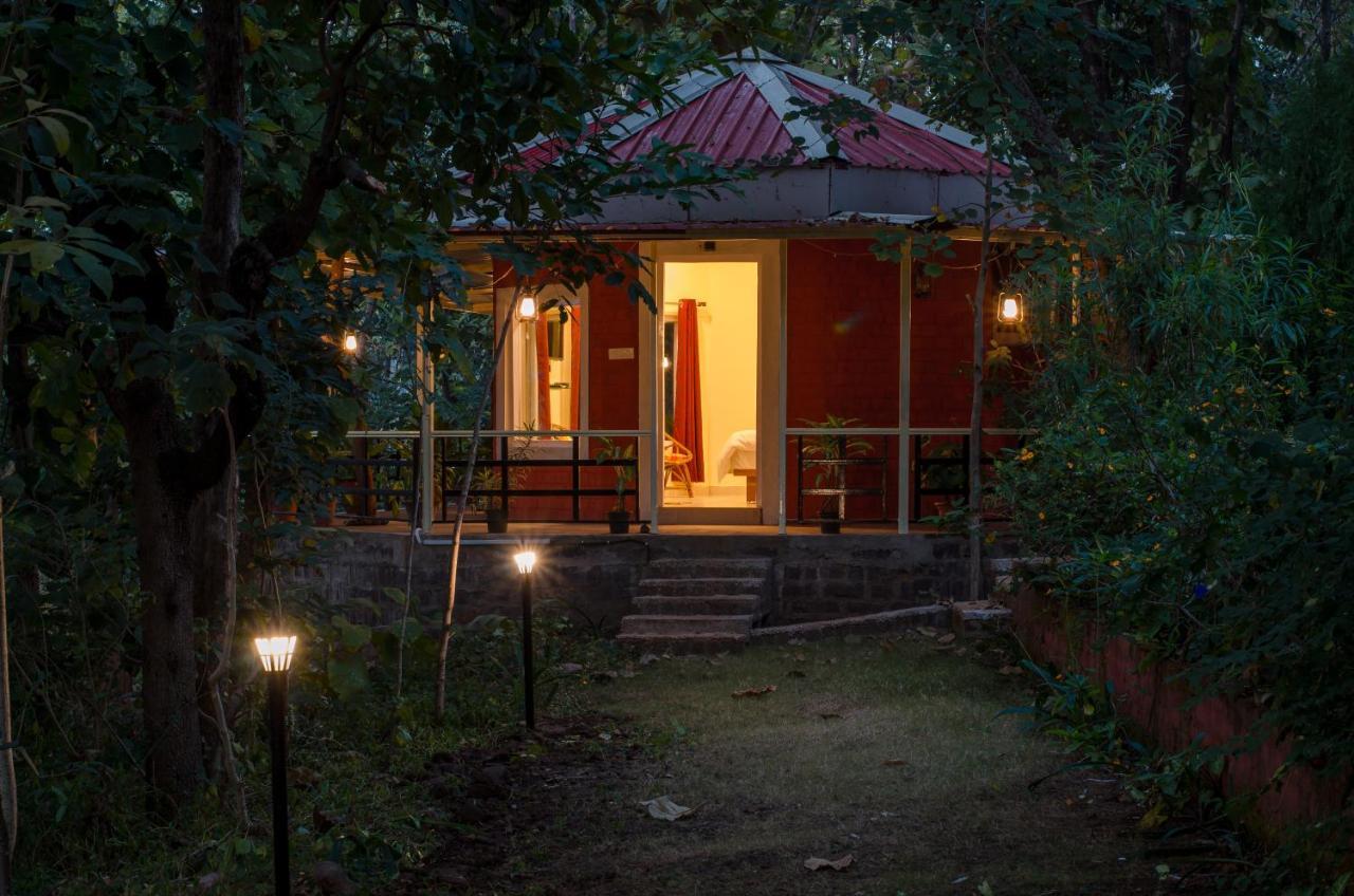 Kolar Jungle Retreat Hotell Lawa Khadi Exteriör bild